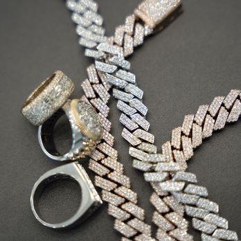 Diamond cuban link bracelet with three diamond rings, flatlay